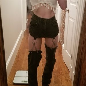 Ragged priest chain chaps